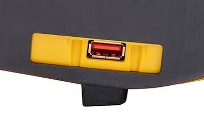 En M710 som skriver ut en rulle med värmekrympande etiketter.